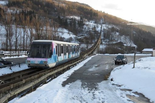 Funicular vehicle in Rainbow livery Funicular vehicle in Rainbow livery