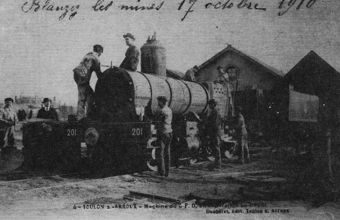 Locomotive No. 201 during a lifting operation at the Toulon-sur-Arroux depot Locomotive No. 201 during a lifting operation at the Toulon-sur-Arroux depot