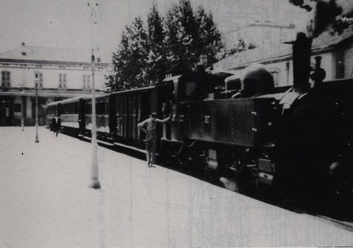 Mallet locomotive No. 352 at the head of the express train No. 22 in Ajaccio station Mallet locomotive No. 352 at the head of the express train No. 22 in Ajaccio station