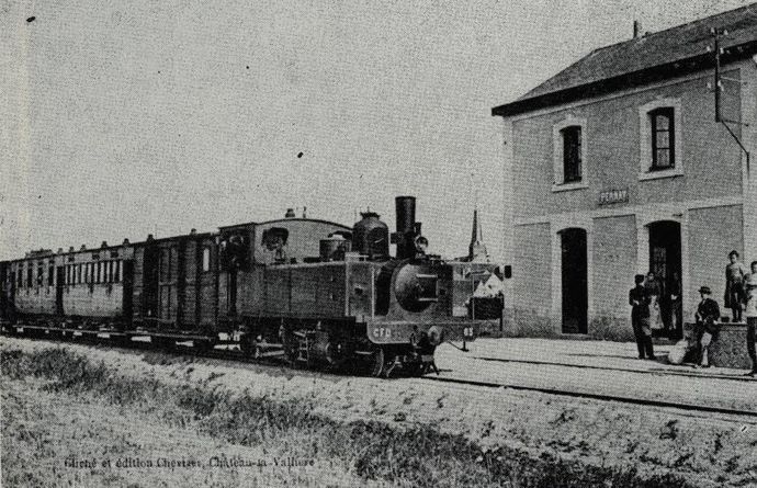 Passenger train at Pernay station (Indre-et-Loire nord). Locomotive 130 no. 65. (Collection J. BAZOT) Passenger train at Pernay station (Indre-et-Loire nord). Locomotive 130 no. 65. (Collection J. BAZOT)