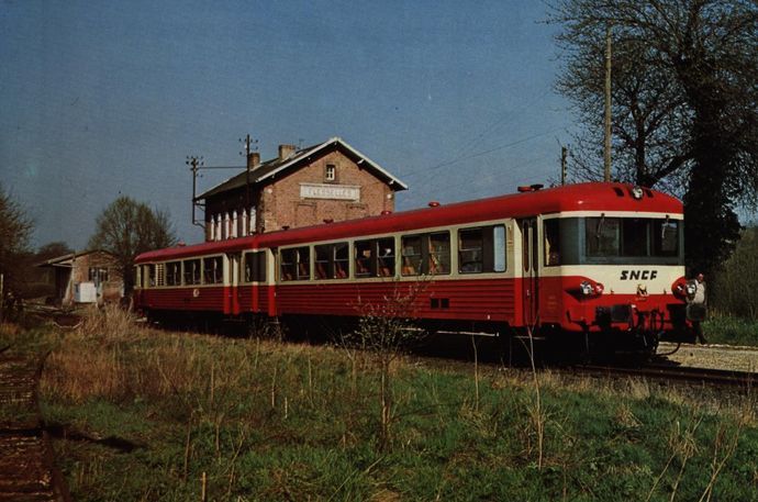 To Flesselles. To Flesselles.