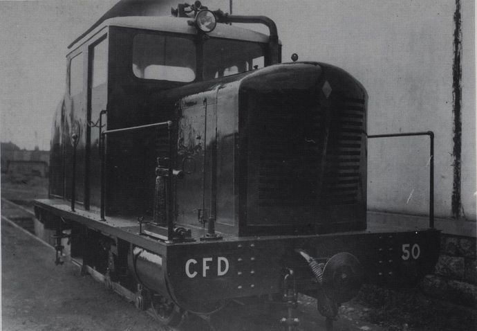 Tractor no. 50 seen from the front, in front of the shed in Saint-Jean-d'angely. (Photo J. MOREAU) Tractor no. 50 seen from the front, in front of the shed in Saint-Jean-d'angely. (Photo J. MOREAU)